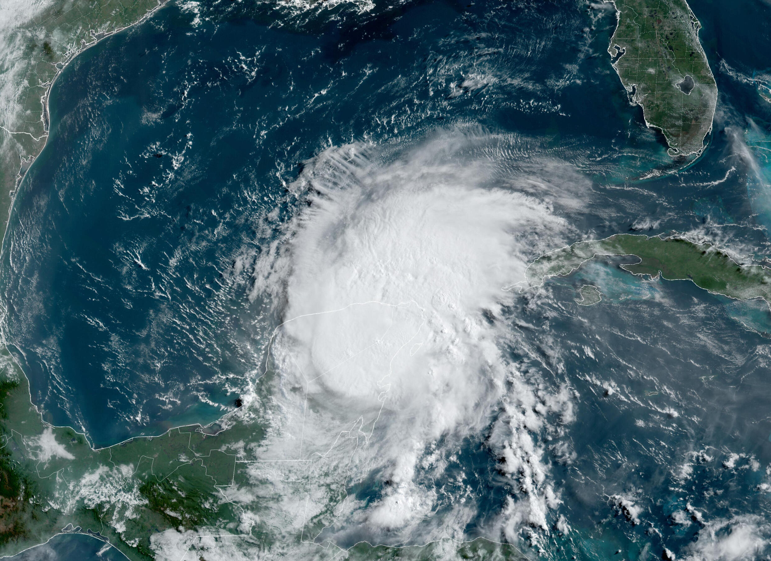 Hurricane Beryl Red alert discontinued Cancun Airport Travel Network